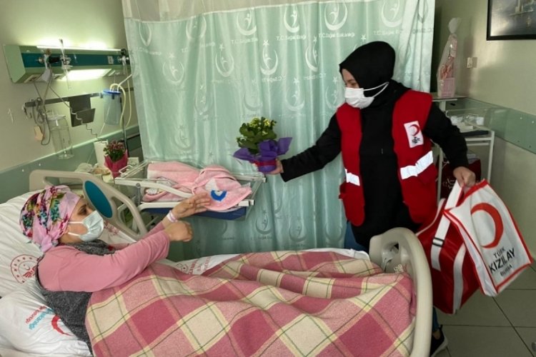 T&uuml;rk Kızılay Bursa Şubesi'nden annelere 'Sevgi Boh&ccedil;ası'
