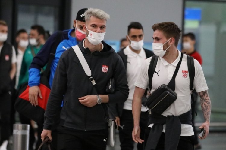 Sivasspor kafilesi İstanbul'a ulaştı