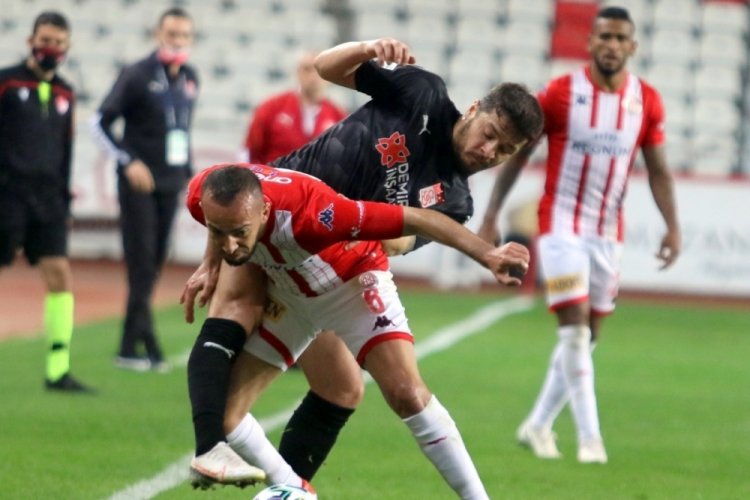 Antalyaspor, rakiplerinin puan kaybetmesini bekleyecek