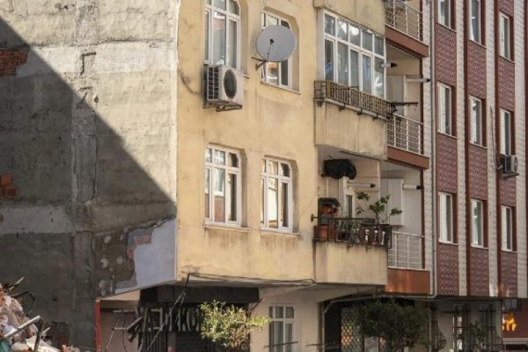 Zeytinburnu'nda &ccedil;&ouml;ken binanın bitişiğindeki bina da yıkılacak