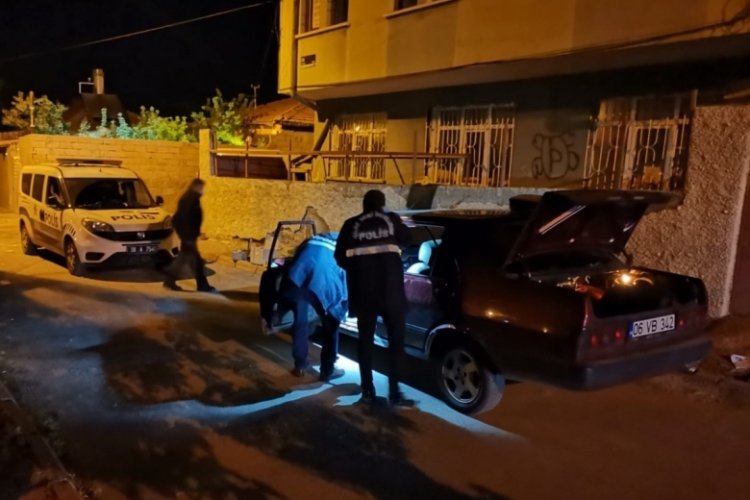 Aracın i&ccedil;inde t&uuml;fekle vurulan şahıs yaralandı