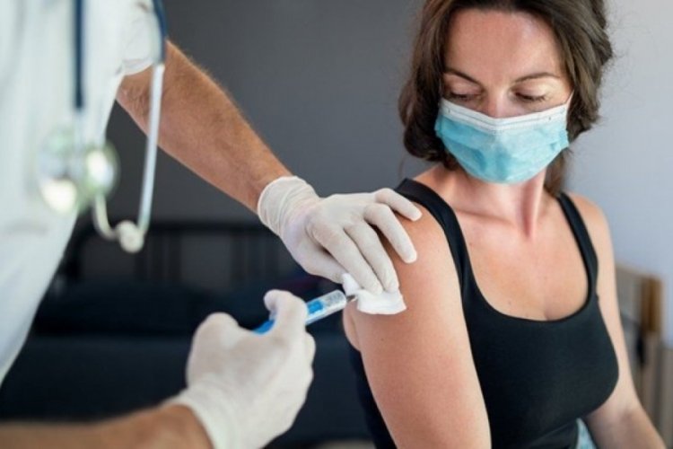İtalya'da bir kadına 6 doz Biontech aşısı yapıldı