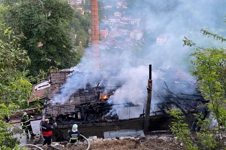 Evlerinin yandığını komşularında &ouml;ğrendiler