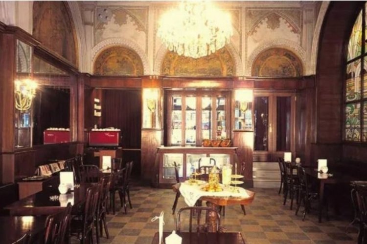 İstiklal Caddesi'nin sembol&uuml; İBB ile geri d&ouml;n&uuml;yor