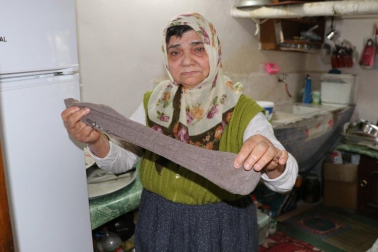&Ccedil;orapta sakladığı altın ve paraları dolandırıcılara kaptırdı