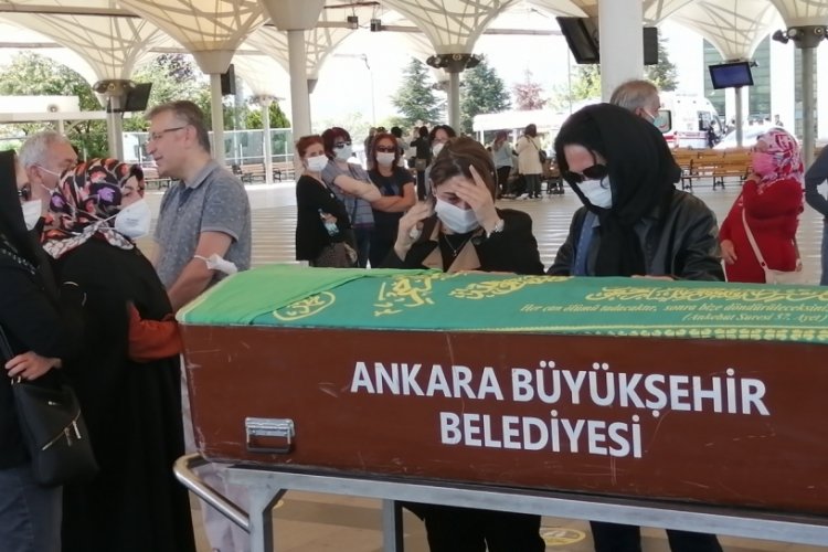 Eşi tarafından canice öldürülen doktor Zeynep Erdoğan, son yolculuğuna uğurlandı