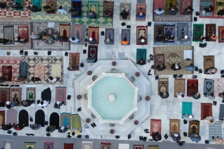Bursa Emirsultan Camii Ramazan Bayramında doldu taştı