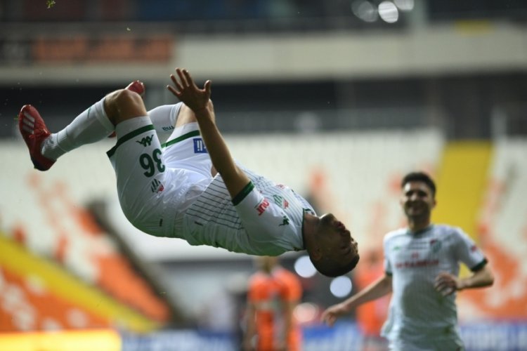 Bursasporlu Burak Altıparmak, kariyerinin en iyi d&ouml;nemini yaşadı
