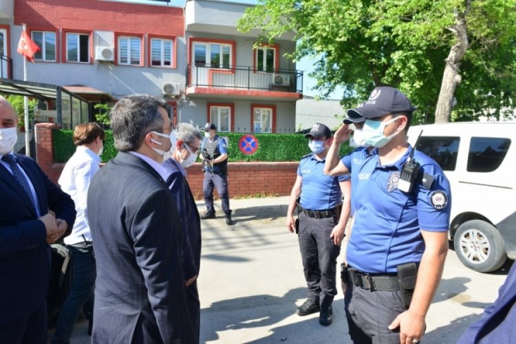 Bursa'da bayramda g&ouml;rev başındaki kahramanlar unutulmadı
