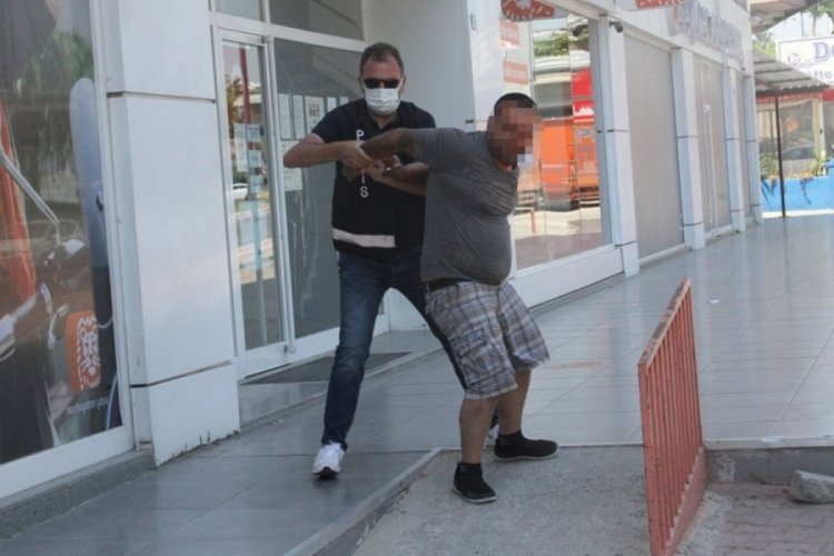 Kısıtlamayı ihlal etti, polisin &uuml;zerine y&uuml;r&uuml;d&uuml;: Savcı akrabam var