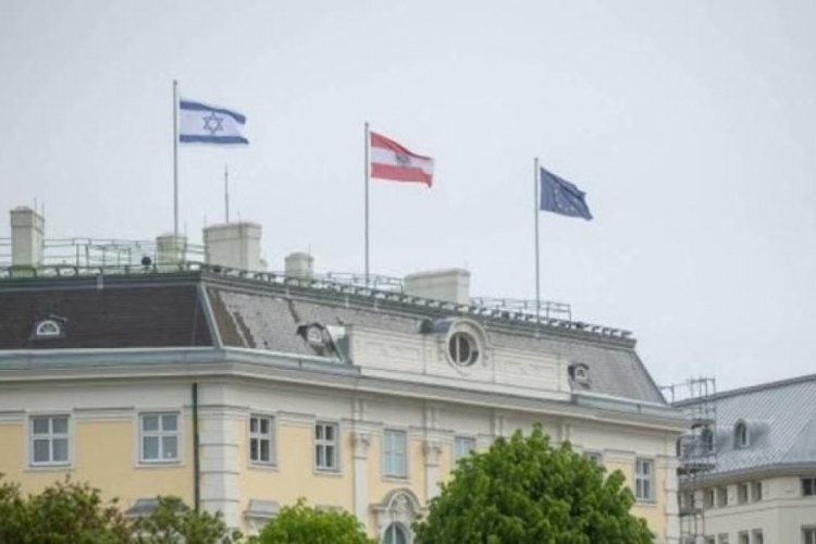 Siyasilerden Avusturya Başbakanı'na bayrak tepkisi