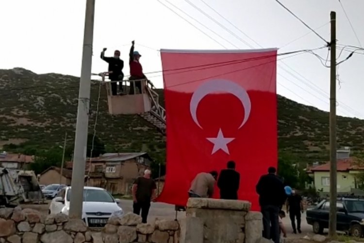 Pen&ccedil;e Yıldırım Harekatı'nda Uzman Onbaşı Yasin &Ouml;zdamar şehit d&uuml;şt&uuml;