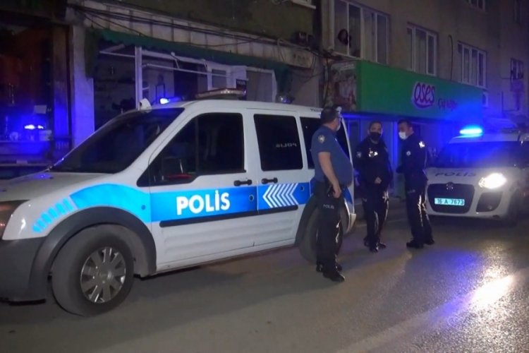 Bursa'da 1 saat içinde aynı apartmana iki kez saldırdı! Camları kırdı