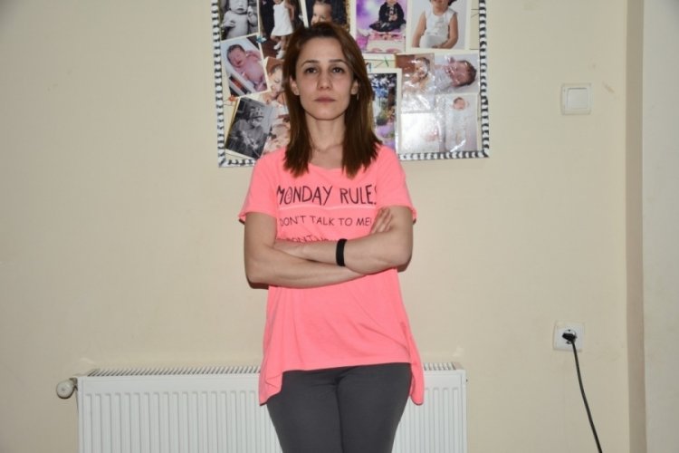 Patronu tarafından darp edilen kadın, kızları &ouml;n&uuml;nde dehşeti yaşadı