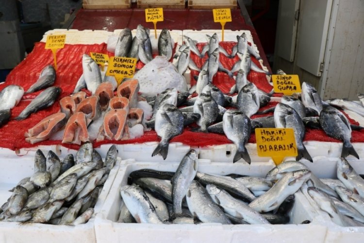Balık satışları azaldı, fiyatlar d&uuml;şt&uuml;