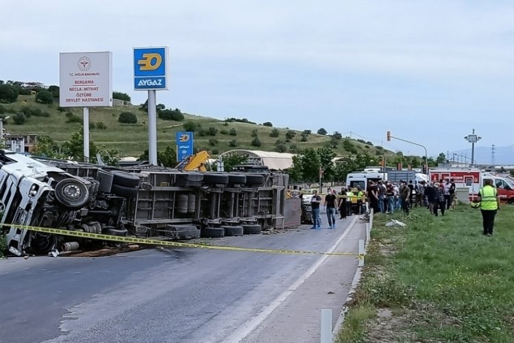 İzmir'de feci kaza: 2 ölü, 5 yaralı