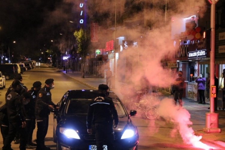 Şampiyonluk kutlamasında polis yoğun &ccedil;aba g&ouml;sterdi