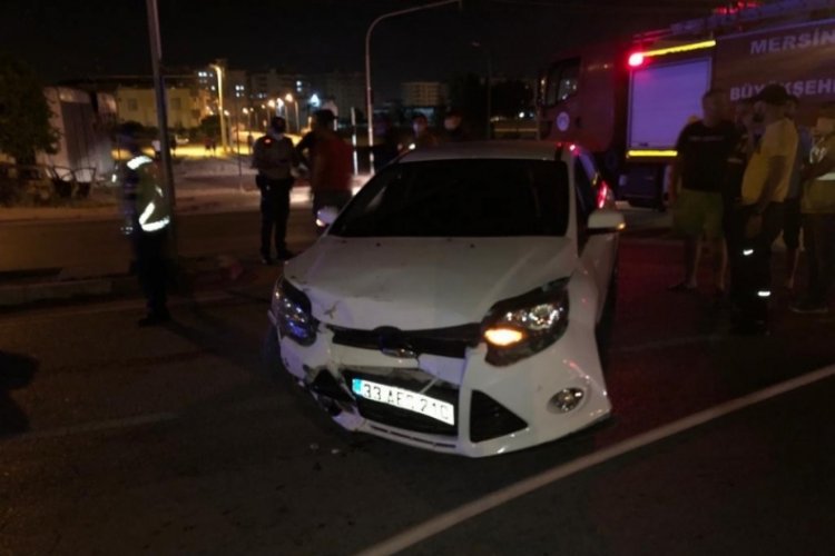 Kafa kafaya &ccedil;arpışan ara&ccedil;lardan biri alev aldı