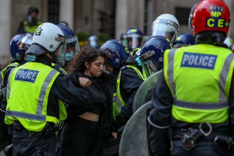 Londra'da İsrail protestosuna polis m&uuml;dahale etti