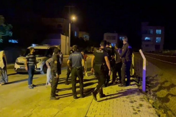 İki aile arasında taşlı sopalı kavga: 3 g&ouml;zaltı