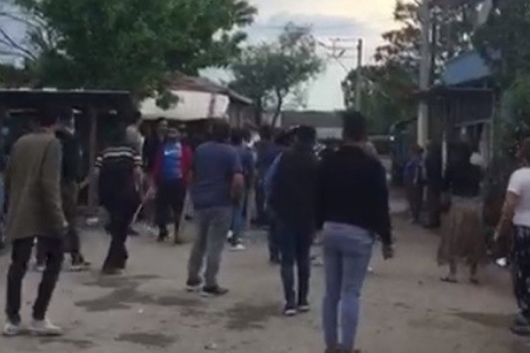 Silahlar ateşlendi, mahalleli ka&ccedil;acak yer aradı
