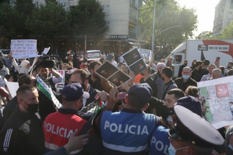 Arnavutluk'ta Filistin'e destek protestolarına polis m&uuml;dahalesi