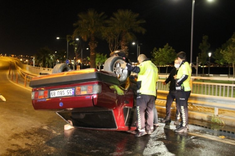 Takla atan otomobilin s&uuml;r&uuml;c&uuml;s&uuml; yaralandı