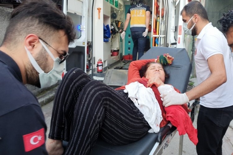 Tartıştığı annesini bı&ccedil;akladı