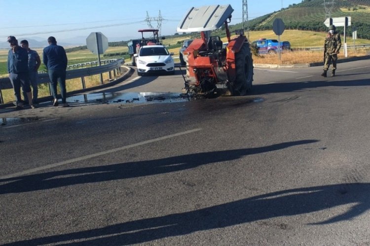 Kazada trakt&ouml;r ikiye b&ouml;l&uuml;nd&uuml;: 2 yaralı