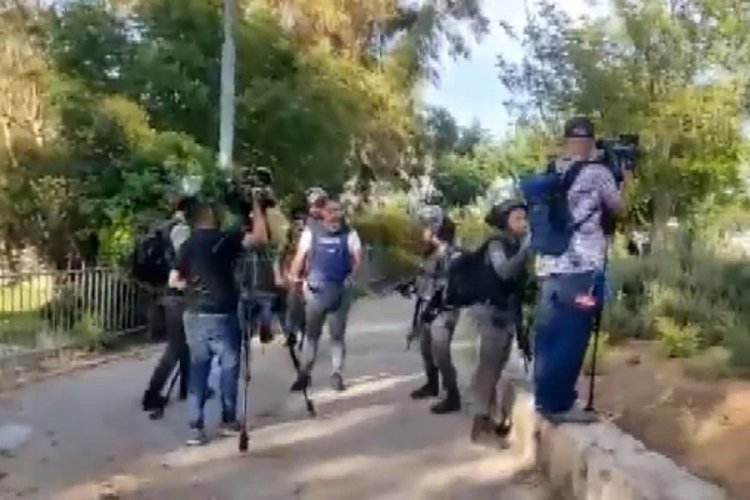 İsrail polisinden haber takibi yapan gazetecilere saldırı