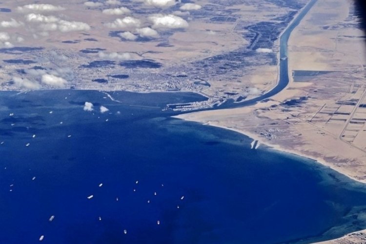 Mısır, S&uuml;veyş Kanalı'nı genişletiyor