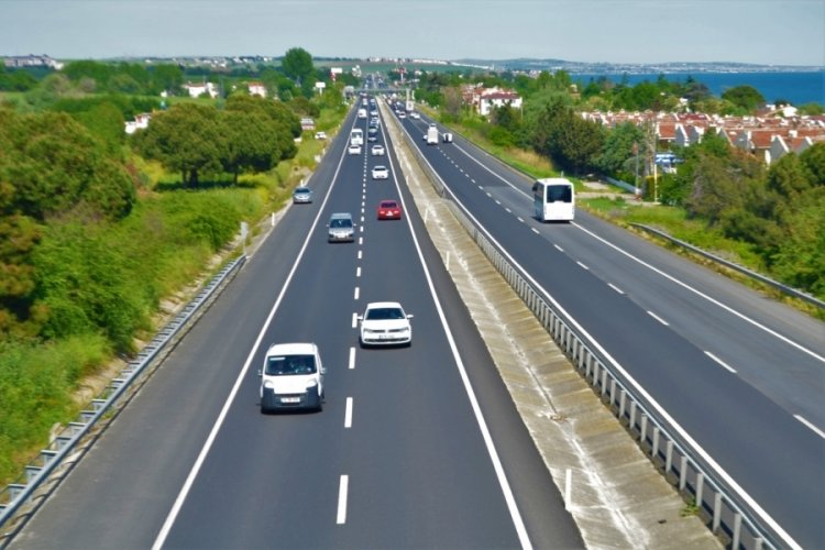 İstanbul-Tekirdağ yolunda &ccedil;ift y&ouml;nl&uuml; yoğunluk var