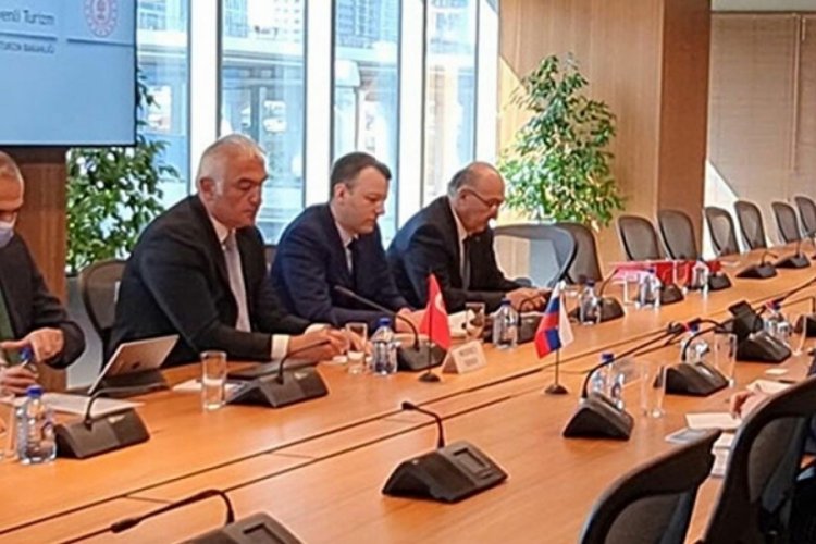Bakan Ersoy ve S&ouml;zc&uuml; Kalın, Moskova'da Rus heyetle g&ouml;r&uuml;şt&uuml;