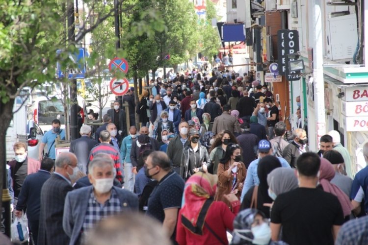 Sivas'ta kapanma sonrası insan seli