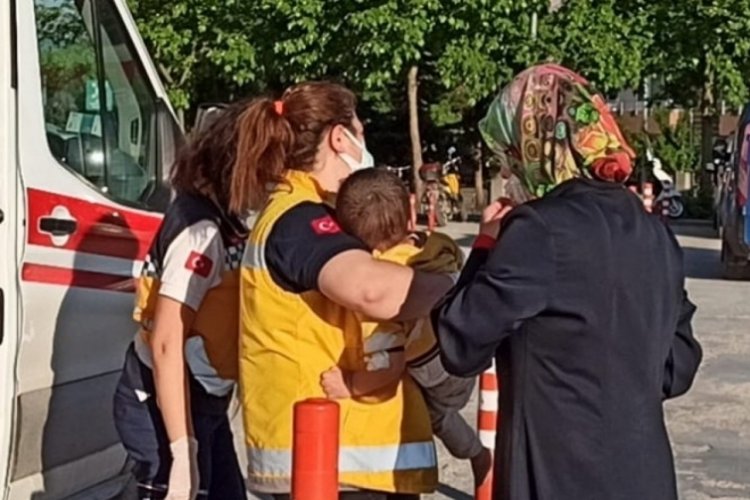 Bursa'da balkondan d&uuml;şen 3 yaşındaki &ccedil;ocuk yaralandı
