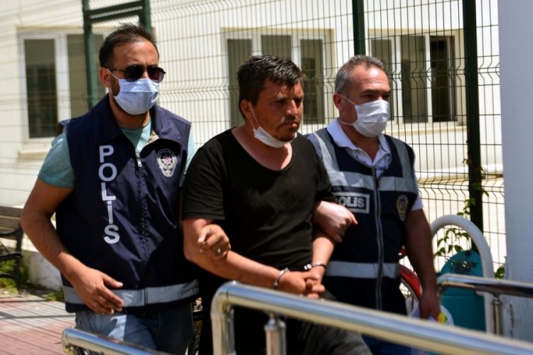 Babasından miras kalan evi satmak istediği i&ccedil;in annesini bı&ccedil;aklamış