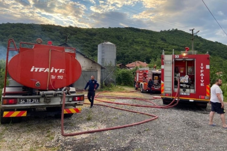 Tavuk &ccedil;iftliğinde yangın; 10 bin 500 civciv &ouml;ld&uuml;
