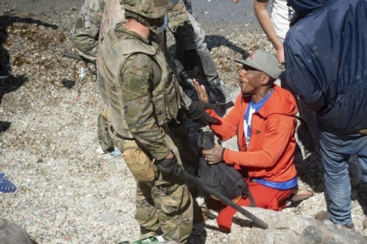 İspanya, 6 bin g&ouml;&ccedil;menden 2 bin 700'&uuml;n&uuml; geri g&ouml;nderdi