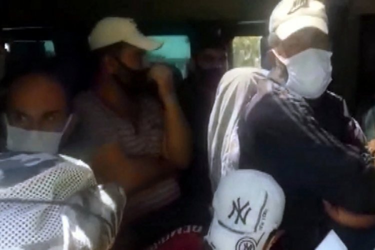 Adana'da 12 kişilik minib&uuml;ste 27 tarım iş&ccedil;isi
