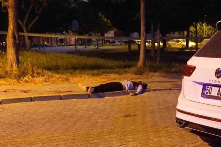 Eşiyle ilişkisi olduğunu iddia ettiği şahsı &ouml;ld&uuml;rd&uuml;