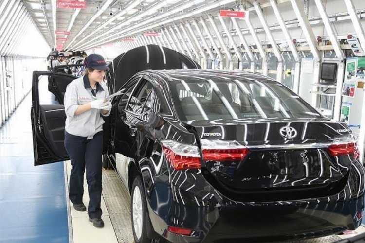 Toyota, yarı iletken &ccedil;ip tedarik sorunu nedeniyle iki &uuml;retim hattını durduracak