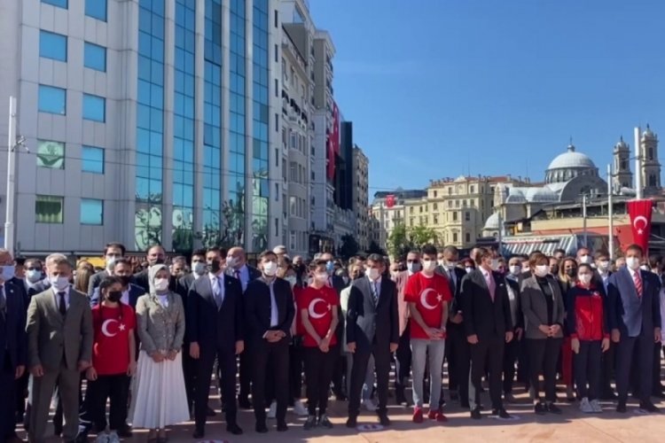 Taksim Meydanı'nda 19 Mayıs t&ouml;reni d&uuml;zenlendi