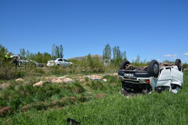 Mevsimlik iş&ccedil;ileri taşıyan minib&uuml;s kaza yaptı: 5 yaralı