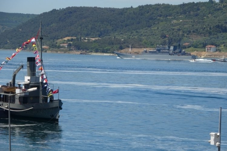 Rus savaş gemisi 'Alexander Otrakovsky' &Ccedil;anakkale Boğazı'ndan ge&ccedil;ti