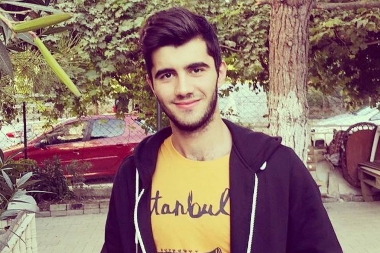 Bı&ccedil;aklı kavgada &ouml;ld&uuml;r&uuml;len gen&ccedil;, doğum g&uuml;n&uuml;nde toprağa verildi