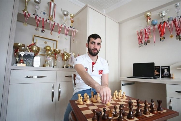 Avrupa satran&ccedil; şampiyonu Berkay &Ccedil;elik'in hedefi d&uuml;nya birinciliği