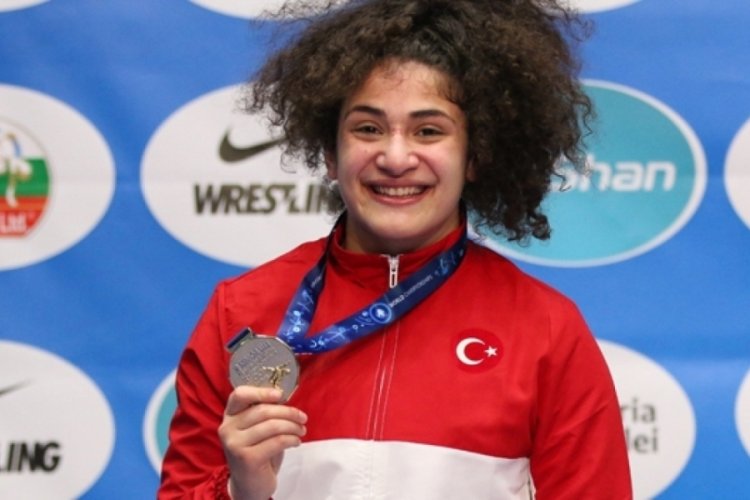 Ayşeg&uuml;l &Ouml;zbege &Uuml;sk&uuml;p'te yarı finalde