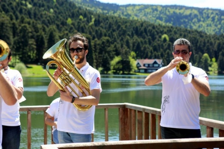 G&ouml;lc&uuml;k Tabiat Parkı'nda bandolu 19 Mayıs coşkusu