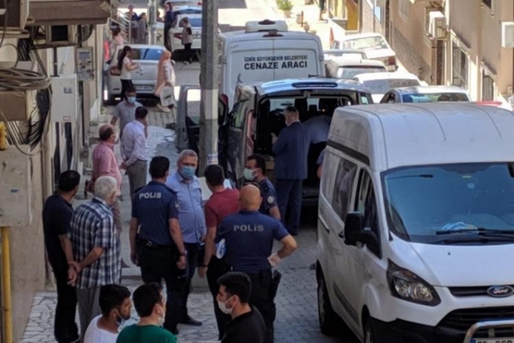 Kızını eşarpla boğarak &ouml;ld&uuml;ren anne tutuklandı