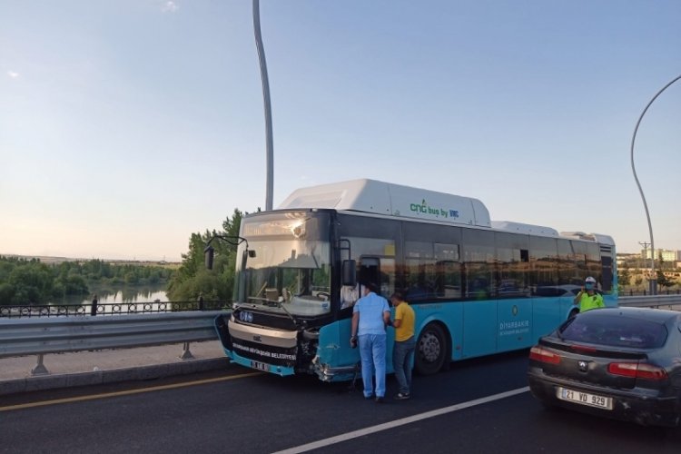 Toplu taşıma aracı kaza yaptı: 6 yaralı